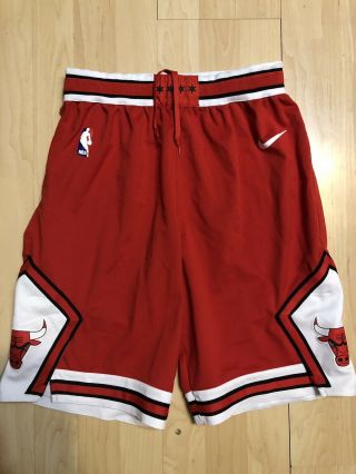 Nike Chicago Bulls Swingman Nba Road Shorts Red Black White Size Sm (866789 - 657)