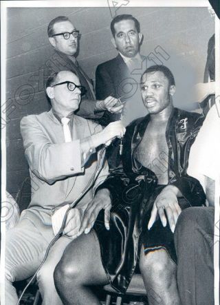 1970 Heavyweight Boxing Champion Joe Frazier Beats Jerry Quarry Press Photo