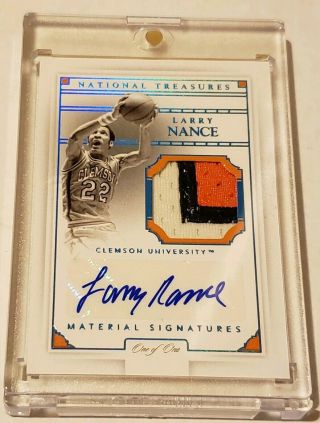 2016 National Treasures Collegiate Larry Nance Game Patch Auto 1/1