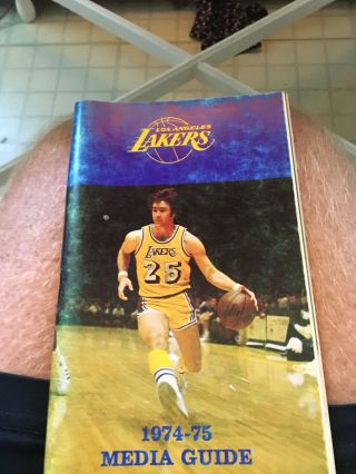 Los Angeles Lakers 1974 - 75 Nba Basketball Media Guide Cazzie Russell Pat Riley