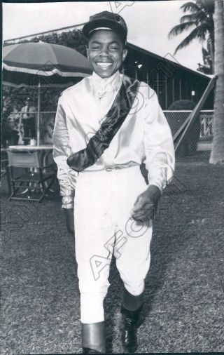 1951 Race Horse Jockey Hozzie Richardson Press Photo