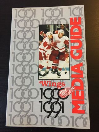 Bob Probert Signed X22 1990 Detroit Red Wings Media Guide,  Federov,  Mccrimmon,  Burr