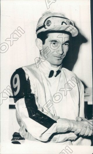 1955 American Horse Racing Hall Of Fame Jockey Willie Shoemaker Press Photo