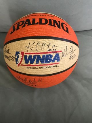 Official Spalding Basketball Wnba Outdoor Signed By Unk.  Players (bt)