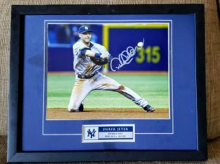 Jeter Yankees Signed Autograghed Photo With