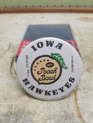 Vintage University Of Iowa Hawkeyes Peach Bowl 1982 Football Pin Pinback Button