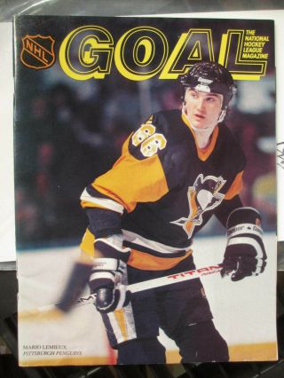 February 21,  1986 Detroit Red Wing Vs Pittsburgh Penguins Program Lemieux Cover