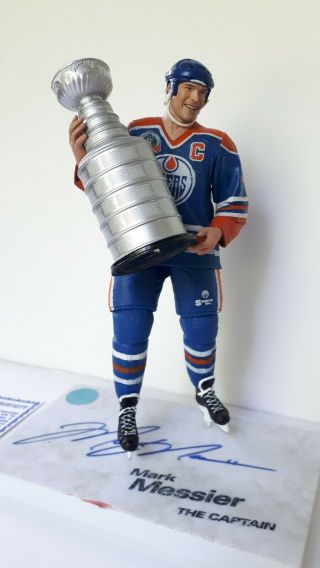 Mark Messier Autographed Edmonton Oilers Mcfarlane Stanley Cup