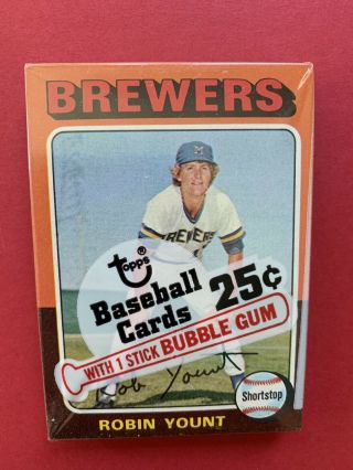 1975 Topps Baseball Cards Cello Pack With Brewer Hofer Robin Yount On Top.