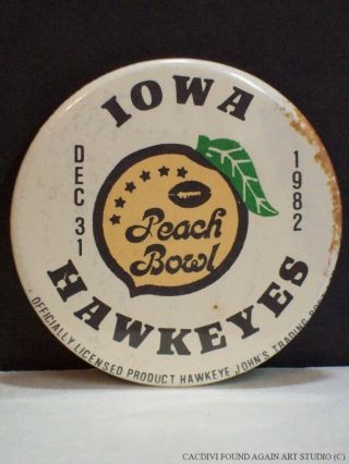 Vintage University Of Iowa Hawkeyes Peach Bowl 1982 Football Pin Pinback Button