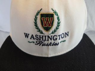 Vintage University Of Washington Huskies Crest Baseball Cap Dad Hat Strapback Uw