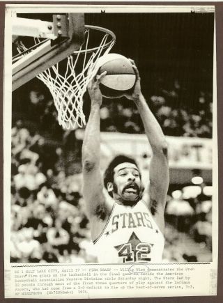 1974 Press Photo Aba Play Off Action Willie Wise Of The Utah Stars Grabs Rebound
