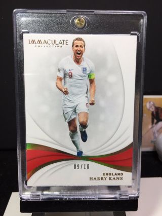 2018 - 19 Panini Immaculate Soccer Harry Kane Base Card Gold 9/10 Jersey England