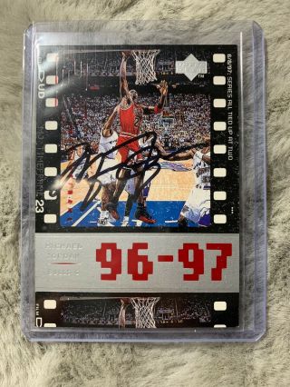 1998 Michael Jordan Autograph Card Upper Deck 108 With