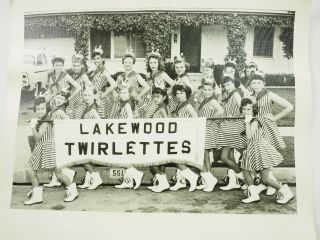 Vintage Lakewood California Twirlettes Team 19 girl Photo 1958 4798 - 17 2