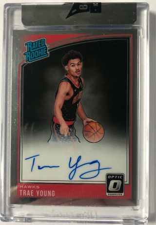 2018 - 19 Optic Trae Young Auto Rc Rated Rookie Hawks On - Card Auto