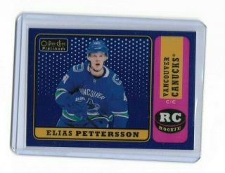 2018 - 19 Opc Platinum Elias Pettersson Blue Rainbow /149 Hockey Card