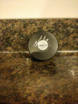 Alexander Ovechkin / Hand Signed Washington Capitals Logo Hockey Puck /