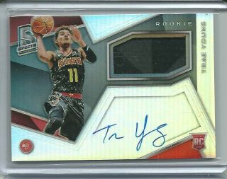 2018 - 19 Panini Spectra Trae Young Auto Jersey Rc / 299 Autograph Rookie Hawks