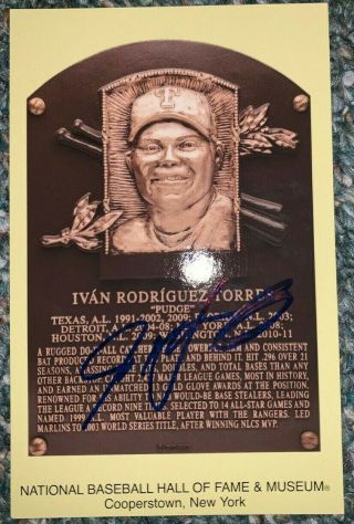 Ivan Rodriguez Signed Autograph Hof Plaque Postcard Hall Of Fame Rangers