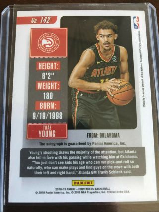2018 - 19 Panini Contenders Trae Young Rookie Ticket Auto Ball at Waist 142 Hawks 2