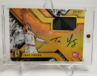 2018 - 19 Panini Chronicles Gold Standard Trae Young Rookie Auto Rpa 34/99 Rc