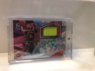 Trae Young 2018 - 19 Spectra Neon Pink Patch On - Card Auto Rc 