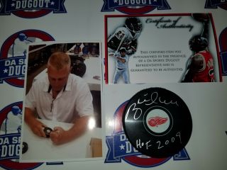 Brett Hull Signed Autographed Detroit Red Wings Puck With Hof 2009