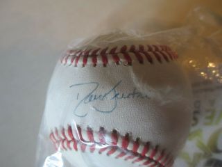 David Justice Indians Yankees Braves Signed Autographed Baseball Certified.