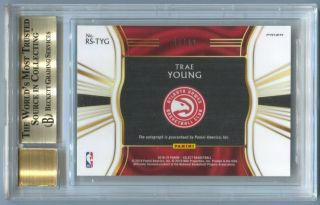 19 Panini Select Trae Young Rookie Autograph Neon Green Prizm Auto /99 BGS 9.  5 2