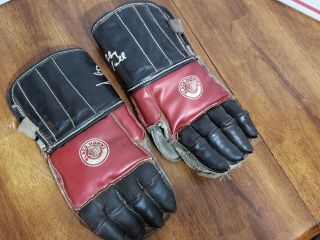 Vintage Hockey Blackhawks Bobby Hull Signed Gloves