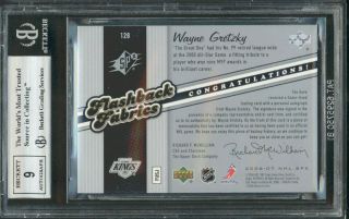 Wayne Gretzky 2006 - 07 UD SPx Flashback Fabrics Jersey Auto Spectrum /25 BGS 8.  5 2