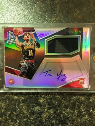 2018 - 19 Panini Spectra Trae Young Rookie Auto 265/299 Hawks