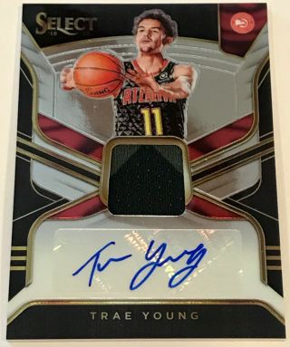 2018 - 19 Panini Select Trae Young Autograph Jersey 056/199