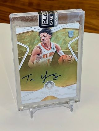 2018 - 19 Opulence Trae Young Rookie Autographs Rc /99 On Card Auto Hawks Rookie