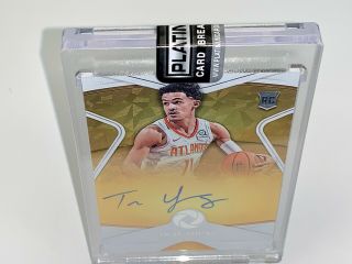 2018 - 19 Opulence Trae Young Rookie Autographs RC /99 On Card Auto Hawks Rookie 4