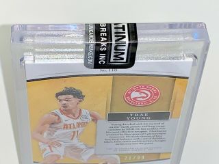 2018 - 19 Opulence Trae Young Rookie Autographs RC /99 On Card Auto Hawks Rookie 5