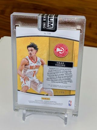 2018 - 19 Opulence Trae Young Rookie Autographs RC /99 On Card Auto Hawks Rookie 7