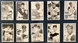 Complete set of 1969 O - Pee - Chee Deckle Edge Basebal cards 2