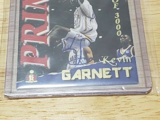 1995 - 1996 Signature Rookies Prime Kevin Garnett Auto RC 895/3000 Card 3