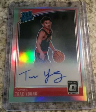 2018 - 19 Optic Trae Young On Card Autograph Rated Rookie Holo Silver Prizm Auto