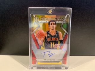 2018 - 19 Panini Spectra Trae Young Rising Stars Signatures Gold 02/10
