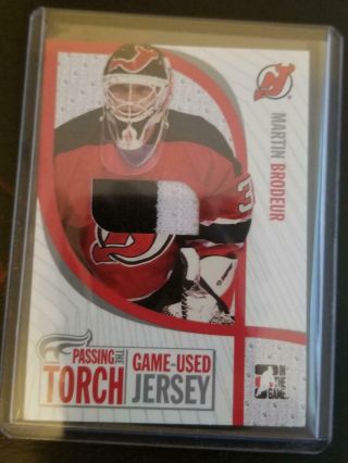 2005 Itg Passing The Torch Hockey Martin Brodeur Jersey Card Sp 2 Color Ve785