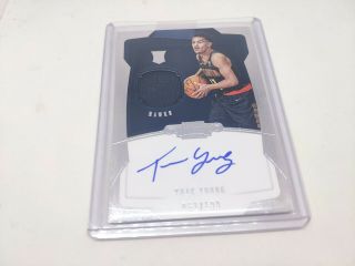 2018 - 19 Panini Dominion Rookie Jersey Auto Trae Young D /199 Rc Au