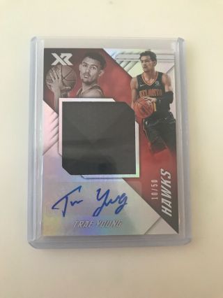 2018 Panini Chronicles Trae Young Rookie Auto 10/50