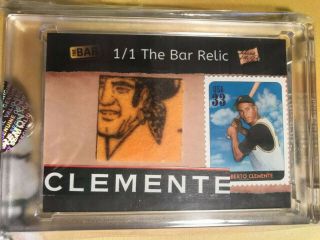 2019 The Bar Relic 1/1 Vintage Pennant & News Relic Roberto Clemente