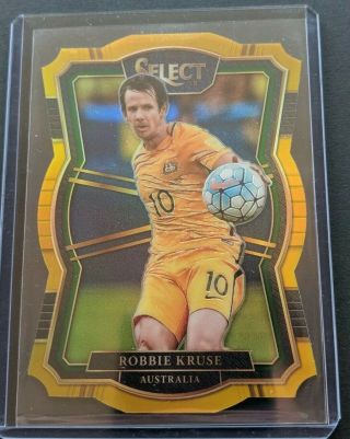 2017 - 18 Panini Select Soccer Australia Robbie Kruse Mezzanine Gold 2/10