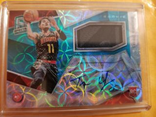 2018 - 19 Panini Spectra Trae Young Auto Rookie Jersey Blue Neon Rc /99