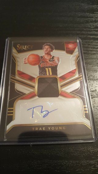 2018 - 19 Select Trae Young Rookie Autograph Jersey Card /199