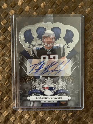 2010 Panini Crown Royale Rob Gronkowski Autographed Rookie Card Numbered 031/499